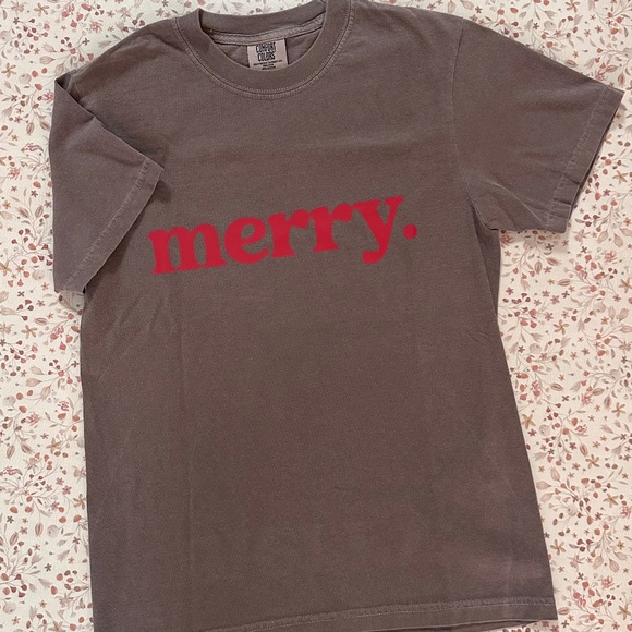 Holiday Tshirt - Picture 1 of 1